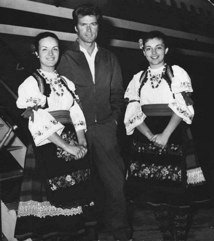 Клинт Иствуд с сербскими девушками, 1974 г.