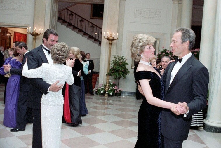 Клинт Иствуд танцует с принцессой Дианой на званом вечере в Белом доме
