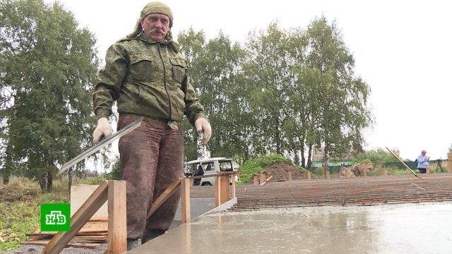 Вологодский пенсионер в одиночку построил 100-метровый мост