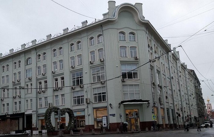 В этом здании находился самый «престижный» бордель Москвы 19-го века (гостиница «Англия»)