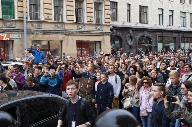 #Онижедети устроили бойню в Питере по указке Навального