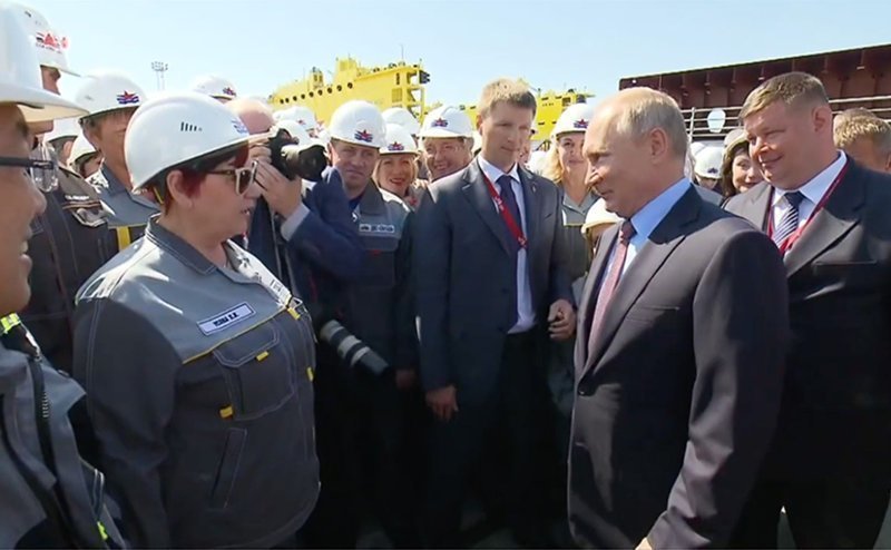 Путин услышал о низкой зарплате рабочих и не поверил