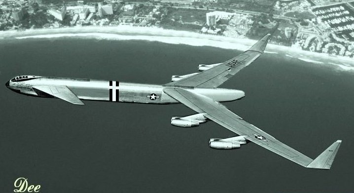 Боинг Б-52 «Стратофортресс» — американский тяжёлый стратегический бомбардировщик- второго поколения фирмы Боинг, стоящий на вооружении ВВС ВС США с 1955 года
