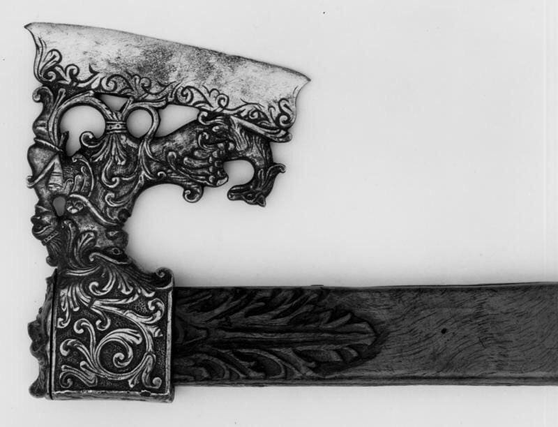 12. Поразительно красивый топор, вероятно, используемый для охоты. Сицилия, Италия, 16 век