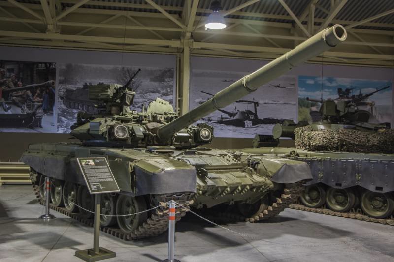 Танк Т-90 снаружи и внутри