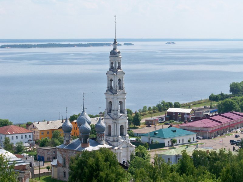Юрьевец находится в 460 км от Москвы, в самом углу Ивановской области