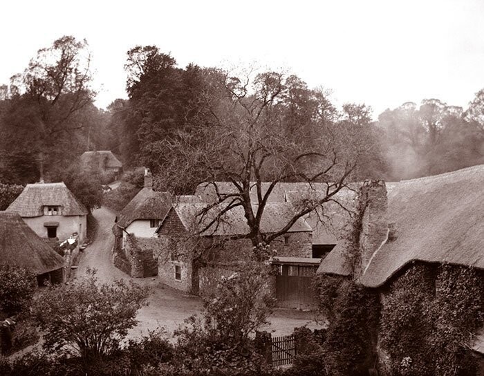 Деревня Кокрингтон Фордж в Девоншире, Англия