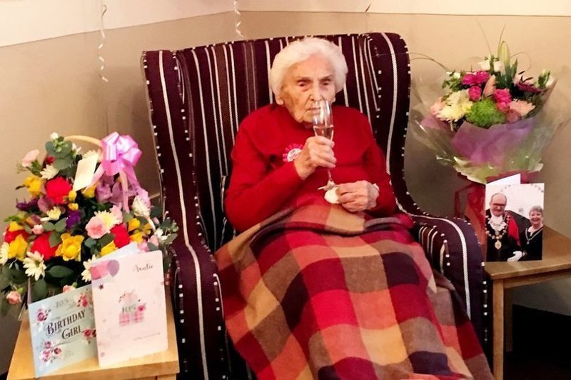 105-летняя бабушка объяснила своё долголетие отсутствием секса