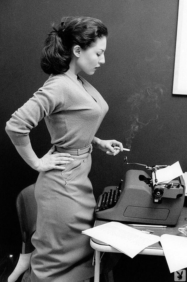 Мода 50-х, когда женщины носили «пули» на груди