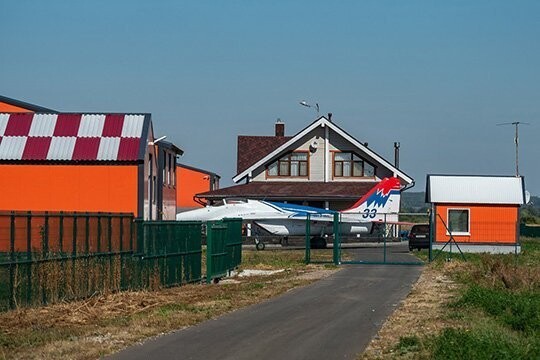 За гранью. Под Казанью обнаружили нелегальный аэропорт с частными военными истребителями