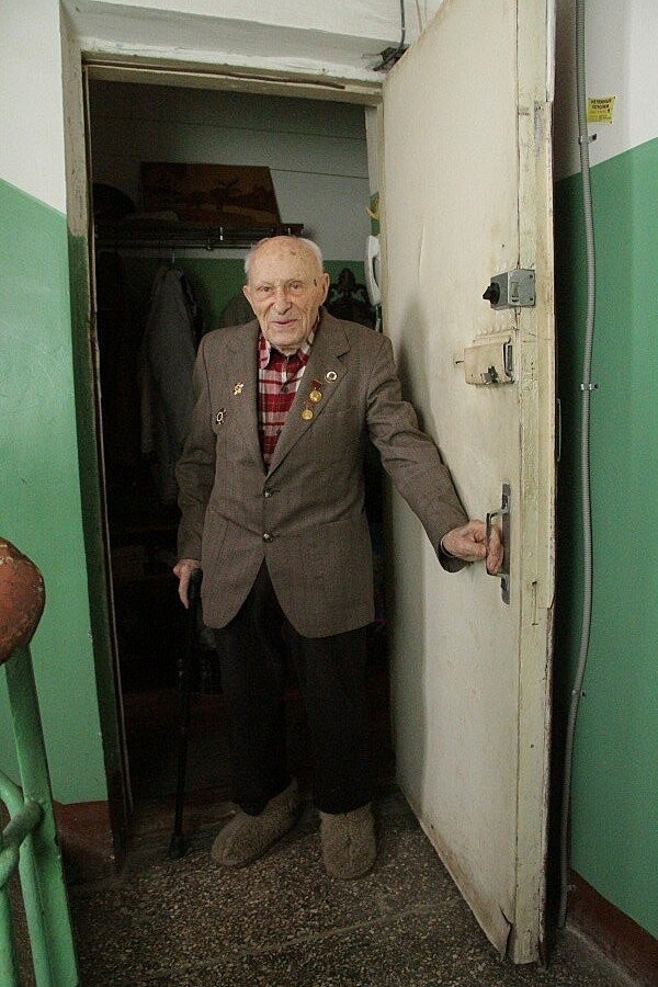 92-летнего фронтовика преследуют коллекторы с паяльником