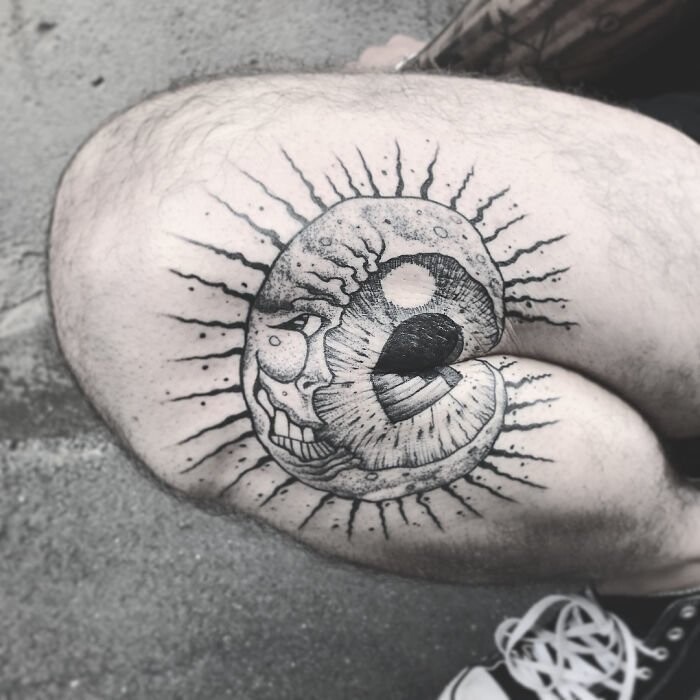 Французский художник делает "живые" татуировки