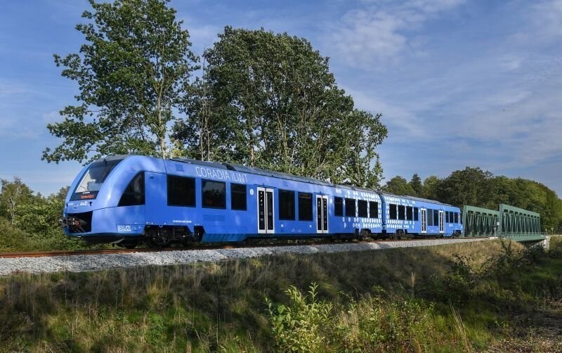 В Германии запустили первый в мире поезд на водороде