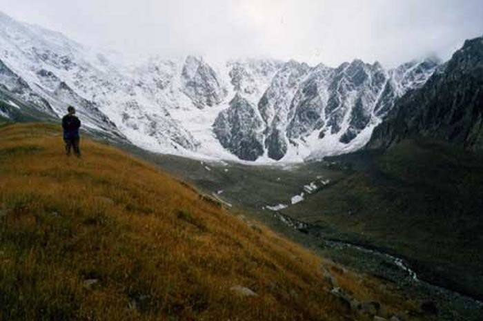 Ледник Колка в 2001 году. Вид из Кармадонского ущелья