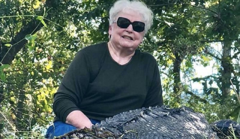 Месть за пони: 73-летняя прабабушка одним выстрелом убила 3,6-метрового аллигатора
