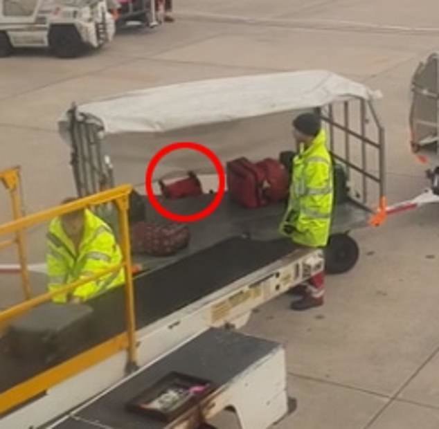 Видеосвидетельство: грузчики швыряются багажом в аэропорту Манчестера