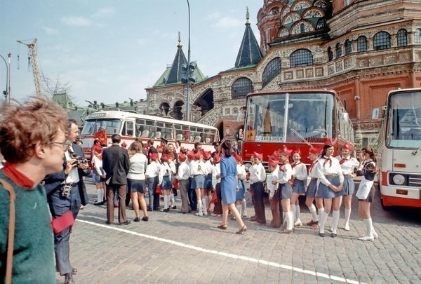 14 ламповых фотографий с автомобилями времен СССР