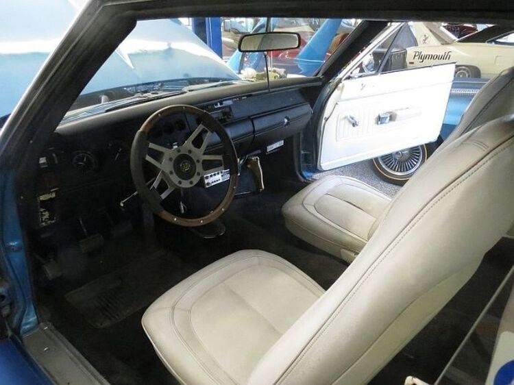 Два Plymouth RoadRunner простояли в гараже 40 лет и теперь их продают