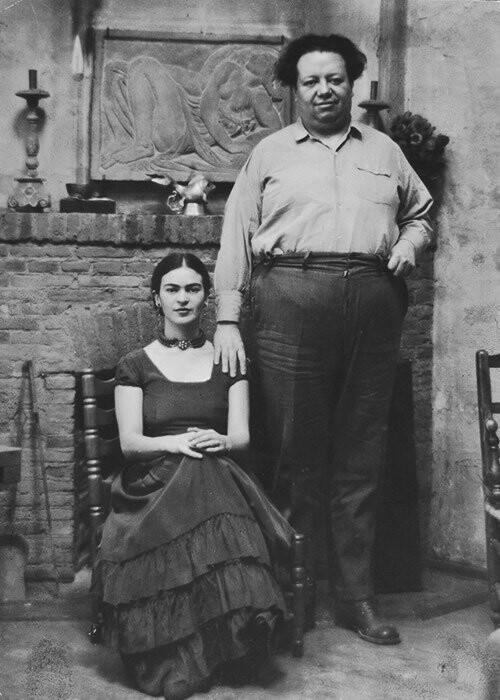 23. Do you know who loved Frida Kahlo despite all her problems, whims, illness and affairs?