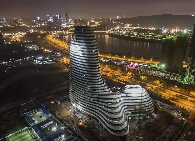 В Китае построили небоскреб, который высмеяли в сети