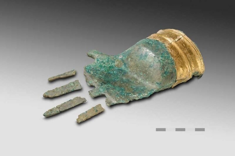 Археологов озадачила 3500-летняя бронзовая перчатка