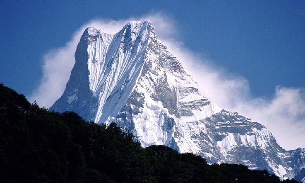 Гашербрум — многовершинный горный массив хребта Балторо Музтаг в Каракоруме, состоящий из 7 вершин