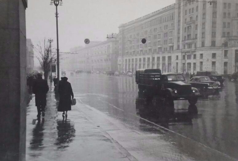 Московская осень. Леонид Бергольцев, конец 1950-х, г. Москва, ул. Б. Садовая