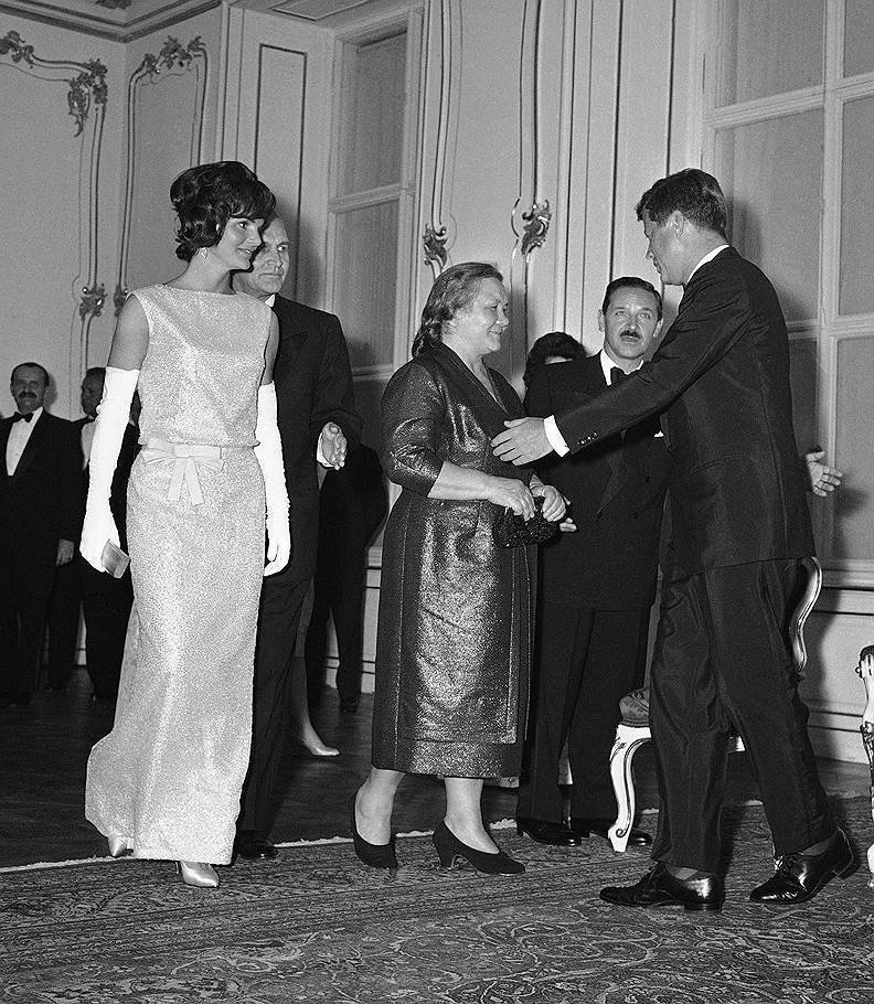 Жаклин Кеннеди, Нина Кухарчук (Хрущева) и Джон Кеннеди. 1961 год, США
