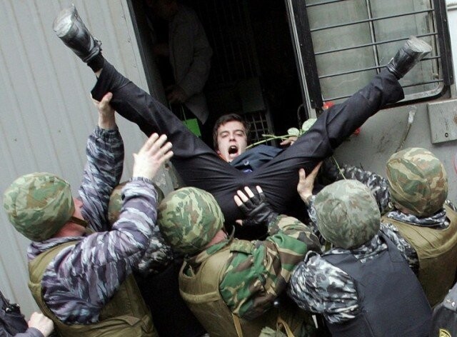 Петров, Боширов, полковник Чепига. А кому вы собственно верите