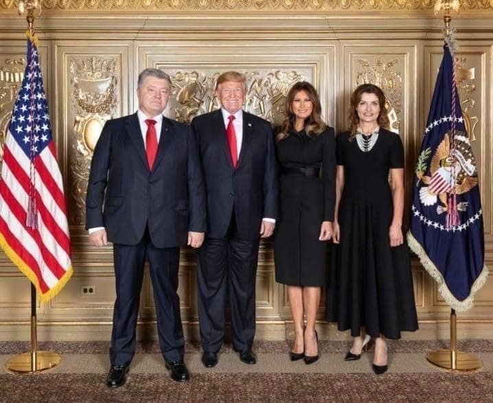 Порошенко пытается выдать за подлинные фото с картонным Трампом