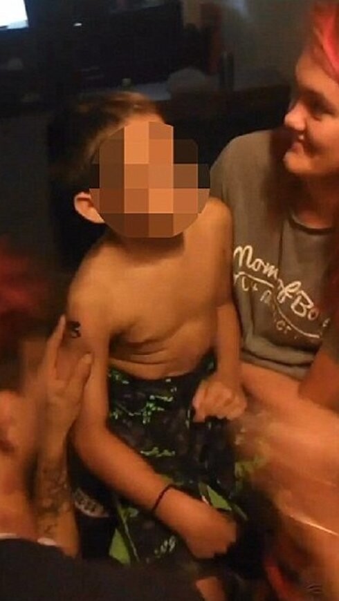 Видео с татуированным ребенком стало причиной полицейского расследования