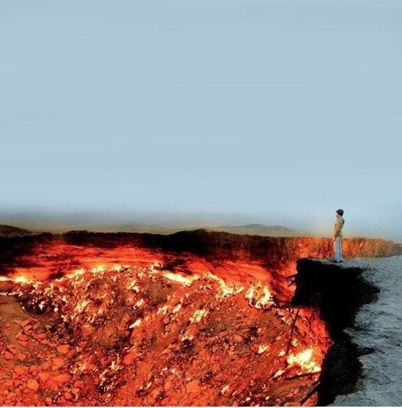 3. Дарваза — газовый кратер, который горит с 1971 года. Второе (и более подходящее название этого места) — «Врата ада»