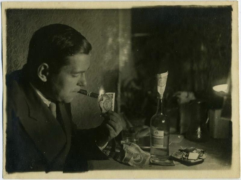 «Желаю, чтобы все!»: пьяницы и культурно выпивающие граждане СССР в алкогольной фотохронике