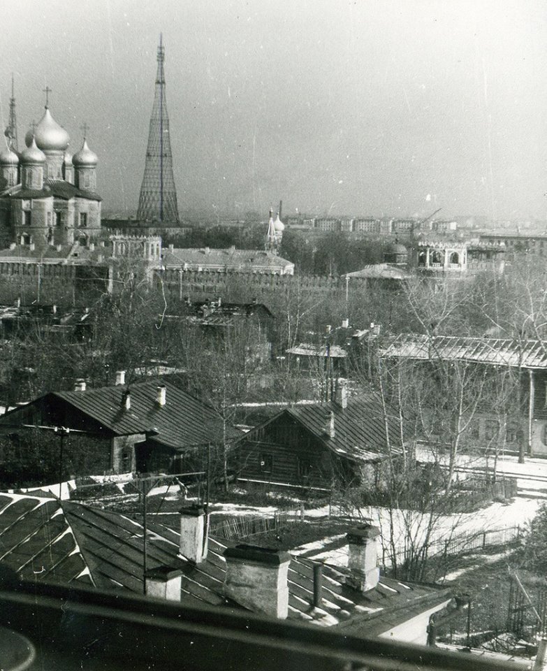 Вид на Донской монастырь и Шуховскую башню.
