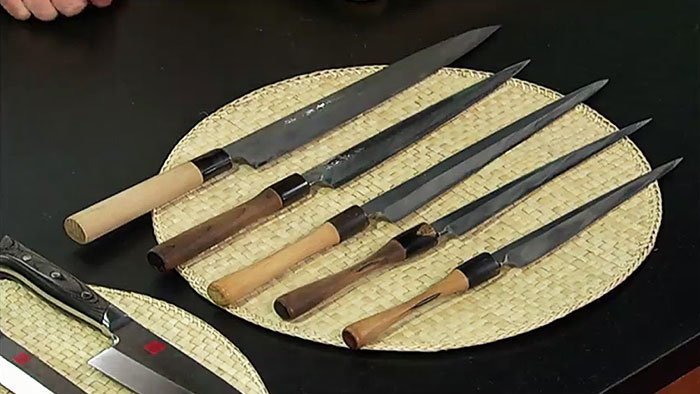 8. Ножи шеф-повара, который ежедневно использует их в деле (нижнему три года)
