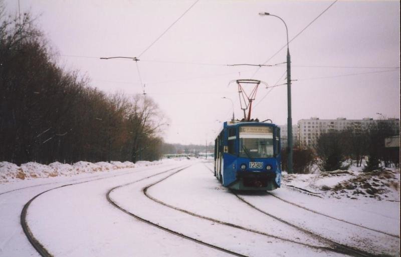 Конечная станция «Улица Академика Янгеля». Москва, 2000, ЮАО