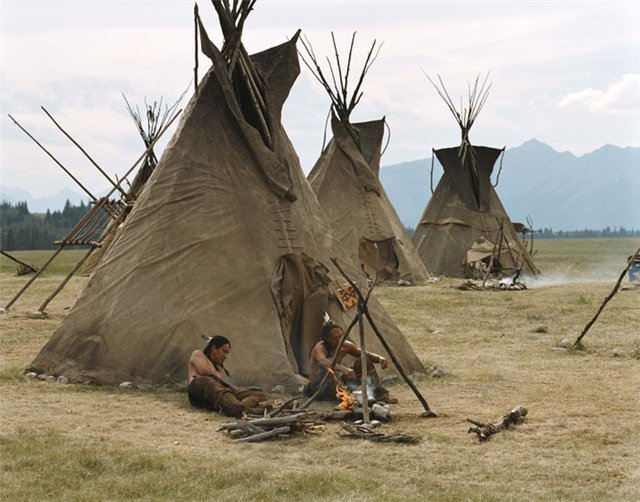 Вигвам - это жилище индейцев Северной Америки. Слово вигвам происходит из алгонкинских языков, на которых разговаривало индейское население востока. Слово это означает - «постройка»