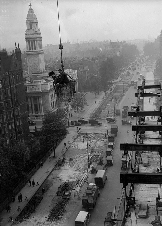 12. Оператор на Бейкер-стрит в Лондоне, 1930