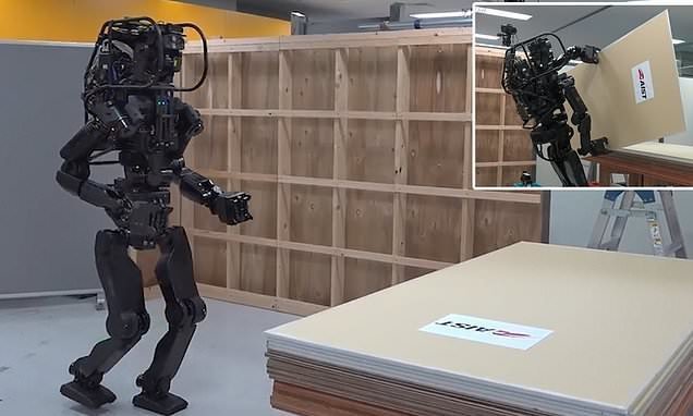 Японцы сконструировали гуманоидного робота-строителя