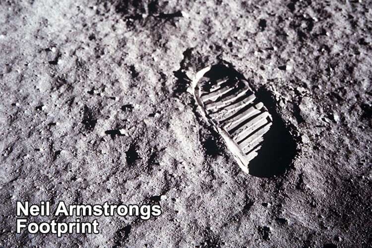 Эта теория заговора говорит о том, что сапоги астронавтов не соответствуют следам на Луне