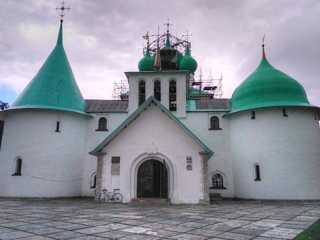 Храм-памятник Сергия Радонежского.