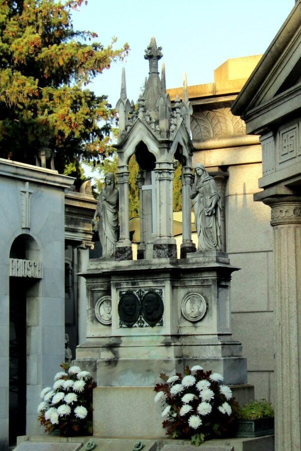Траурное искусство Милана. Сколько стоят места и услуги на Монументальном кладбище