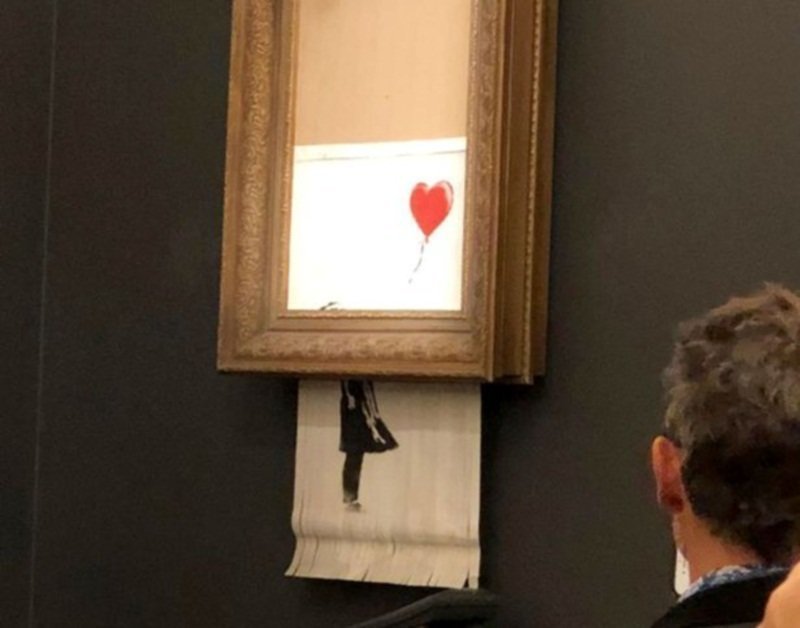 Проданная за миллион фунтов картина Бэнкси самоуничтожилась после аукциона