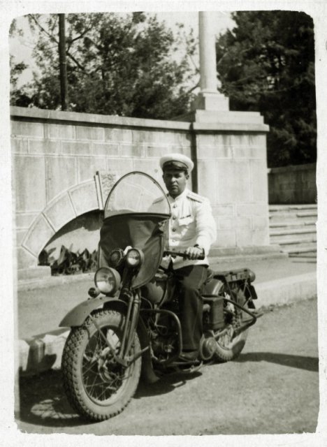 Офицер милиции на мотоцикле "Harley-Davidson", г.Сочи 1947 г.
