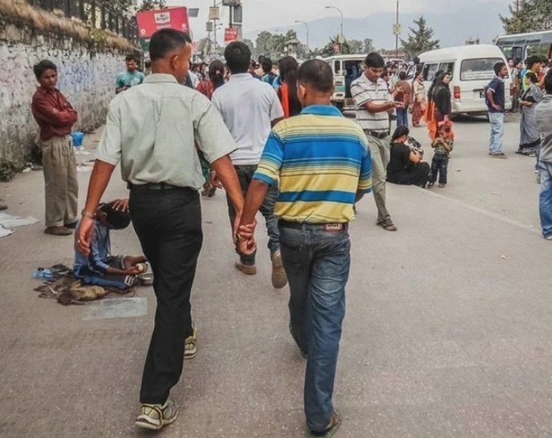 Это интересно: Почему непальские мужчины ходят за ручку?