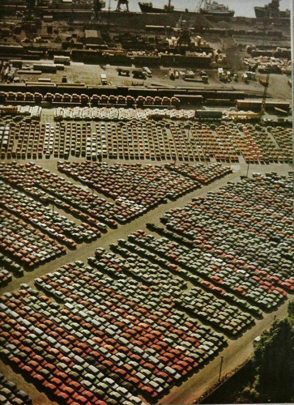 Экспортные автомобили ждут погрузки в порту, 1983 год, Рига 