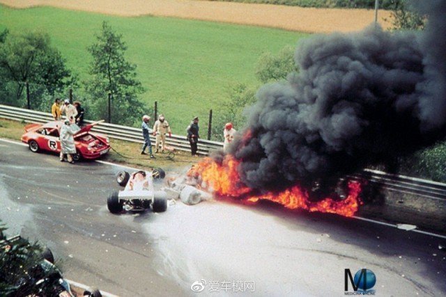 Авария Ники Лауда на Гран-при Германии в Нюрбургринге. Получив ожоги и отравление газами гонщик впал в кому, 01 августа 1976 г.