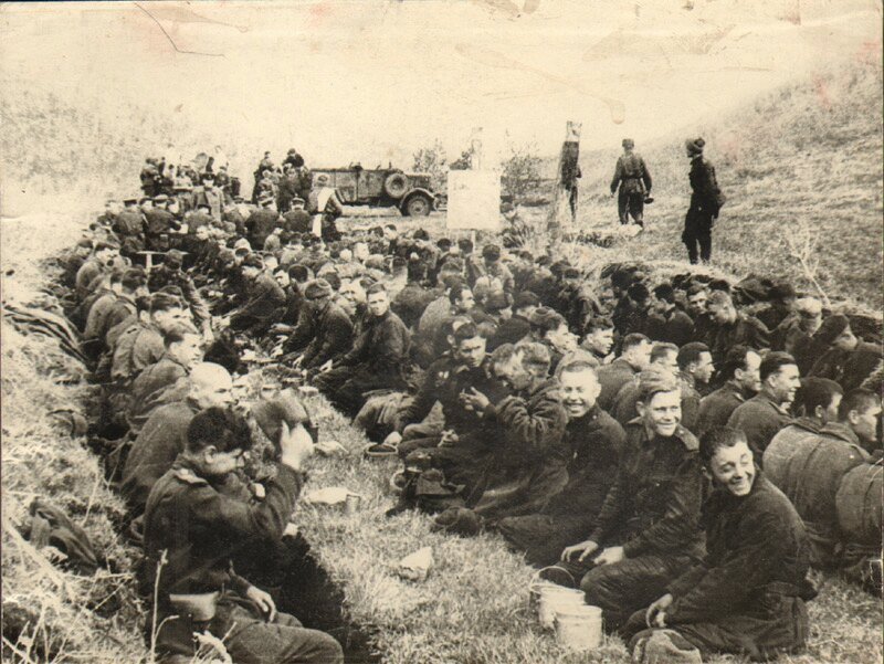 Коллективный праздничный обед в 27-й гвардейской танковой бригаде.1.05.1943 г.,с. Вознесеновка.