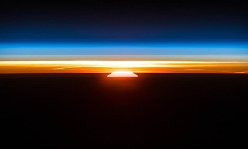 Астронавт показывает жителям Земли невероятную красоту космоса