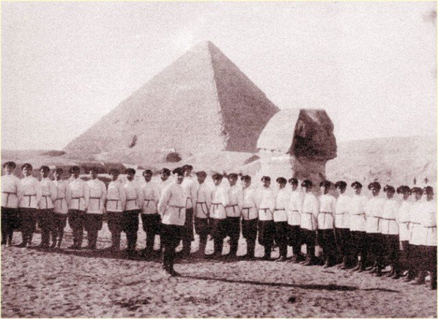 Хор донских казаков имени атамана Платова на гастролях, 1930 год, Гиза, Королевство Египет